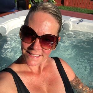 Meet your Posher, Sharon